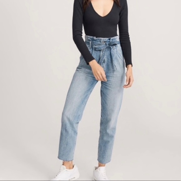 Abercrombie & Fitch A&F Ultra High Rise Paperbag Raw Hem Mom Jeans - Picture 2 of 13